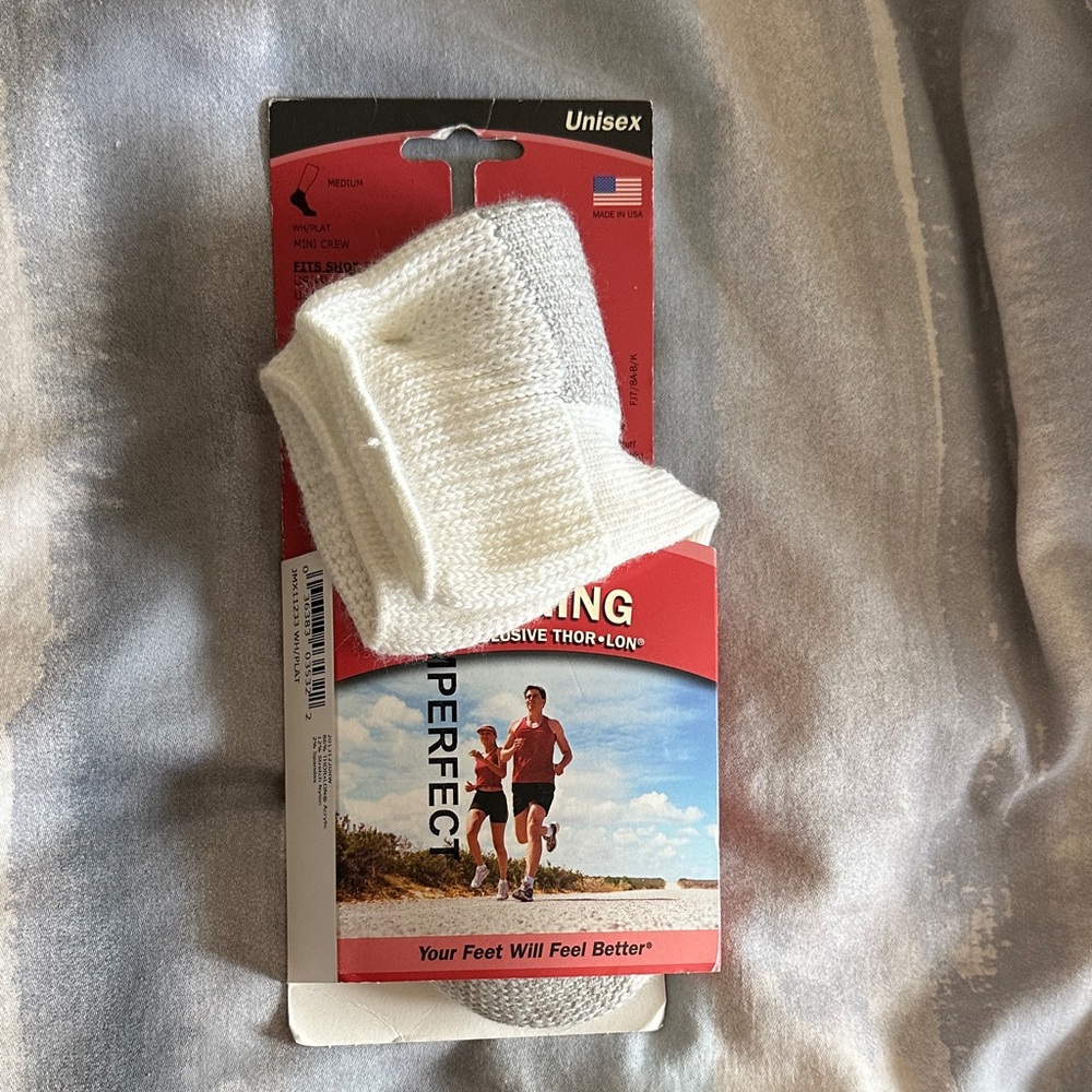 Thorlos Thick Cushion Running Ankle Socks Medium 5.5-8.5 Men NWT White IMPERFECT